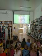 w bibliotece